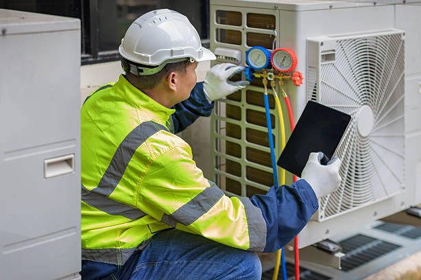 Professional Hvac technician working in Amana, IA